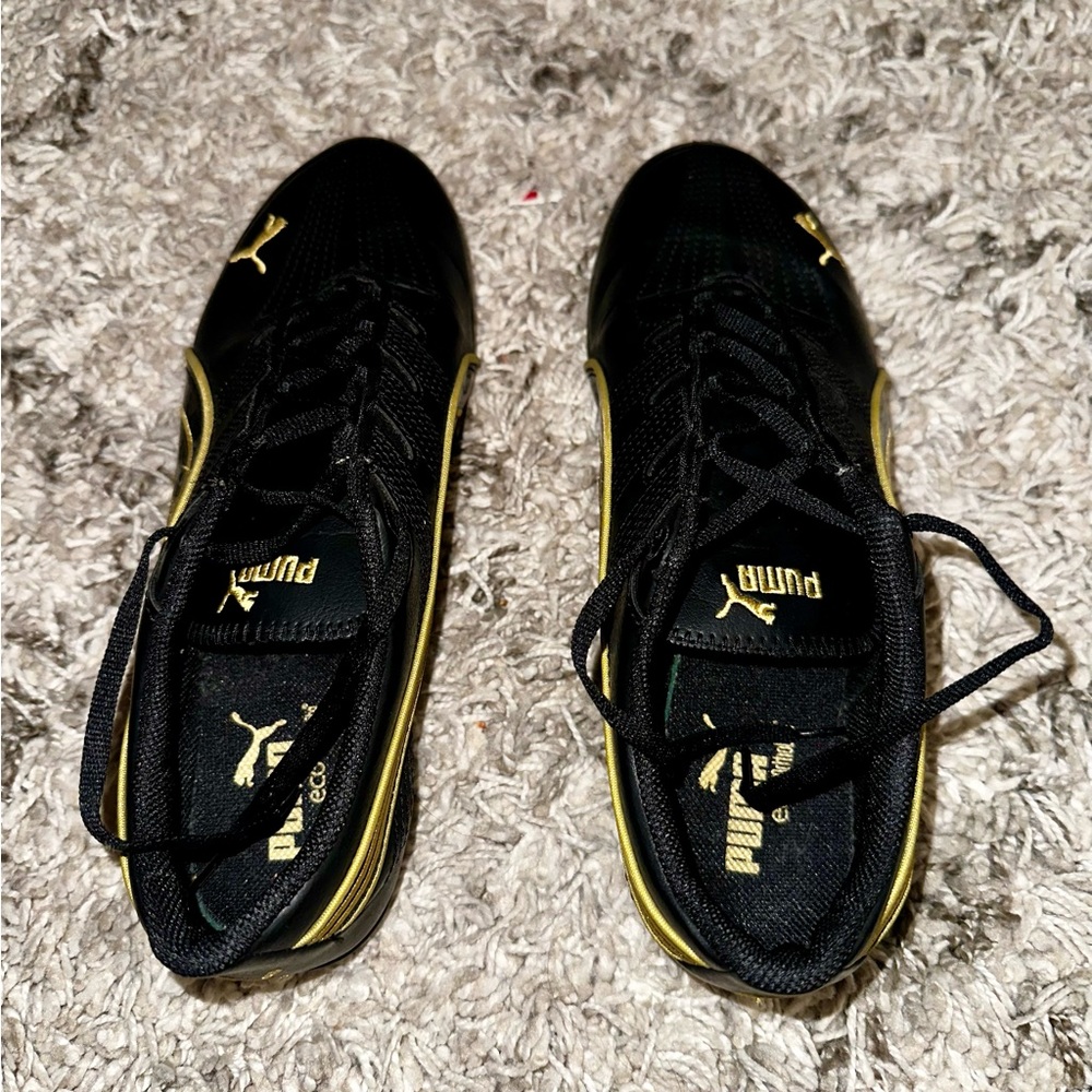 Puma Black/Gold women’s athletic shoes with Eco-Ortholite. Women Size 8 1/2.